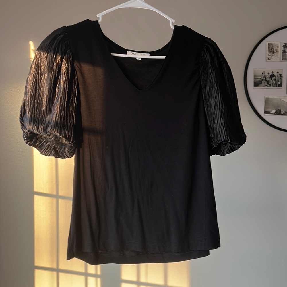 Black puffy sleeve short sleeve dress shirt.